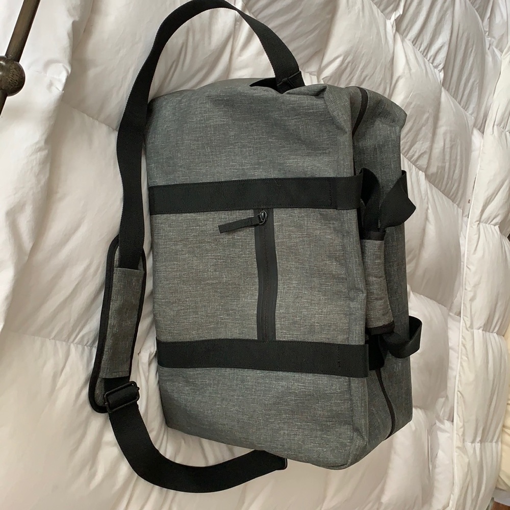 Everlane nylon weekender duffel bag. Dark gray